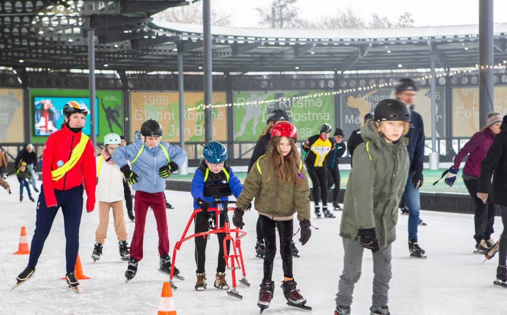 Inclusieve training van schaatstrainer Rianne Olijerhoek
